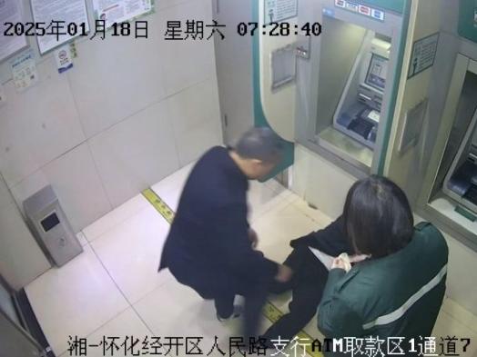 應(yīng)急處置顯擔(dān)當醉酒男子轉(zhuǎn)危為安